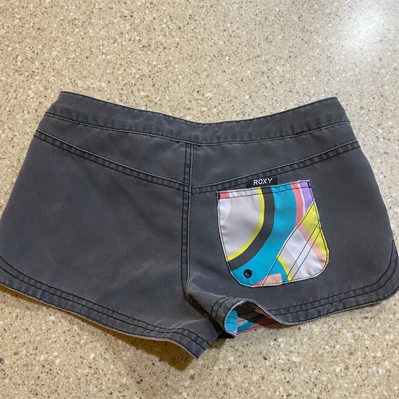 Roxy Reversible Shorts, Soft, Velcro closure, snap button, no flaws - Picture 2 of 5